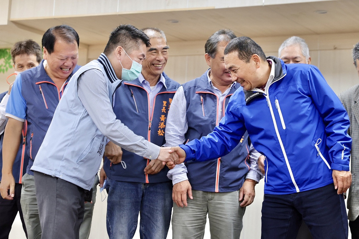 侯友宜前往東北角感恩茶會表達感謝之意。 圖：侯友宜競選辦公室提供