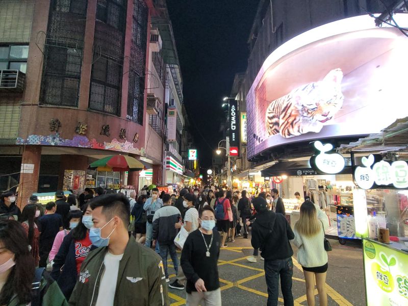 有在地人觀察到，士林夜市周末晚上人潮回流了。 圖／翻攝我是北投人