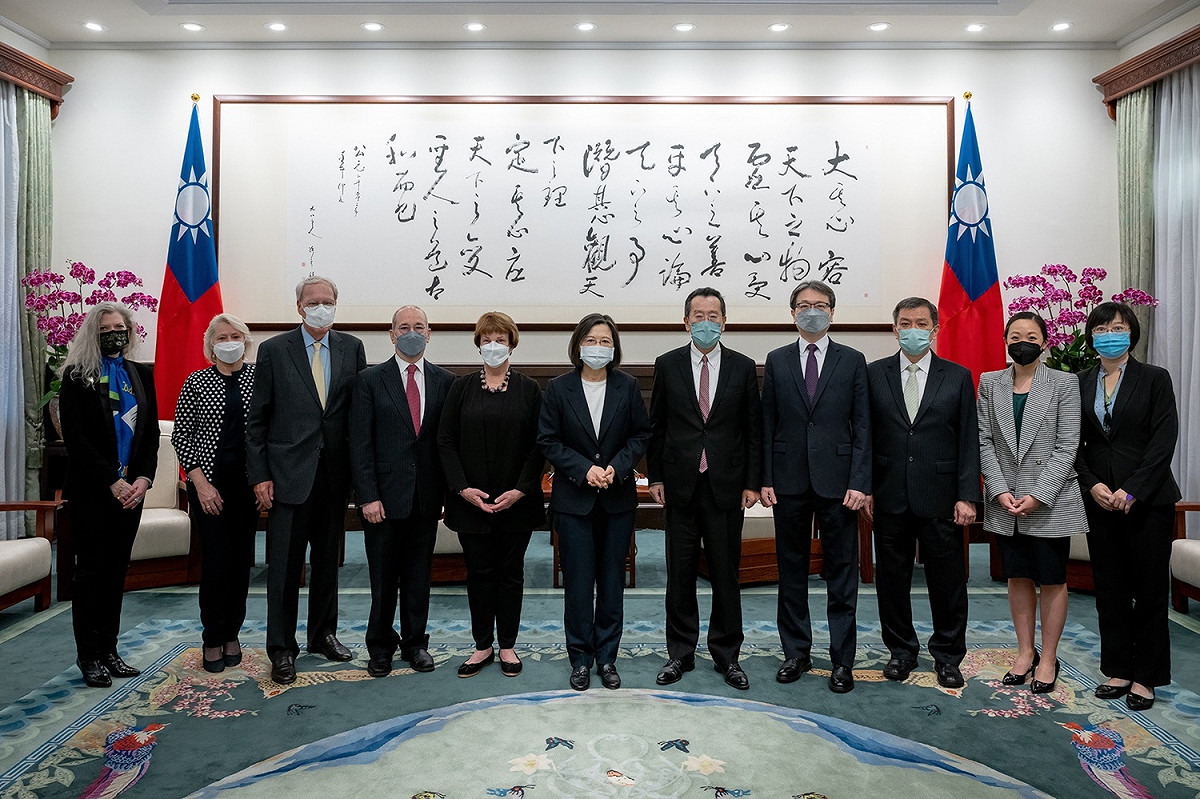 總統蔡英文5日上午接見「美國外交政策全國委員會(NCAFP)訪問團」 圖：總統府提供
