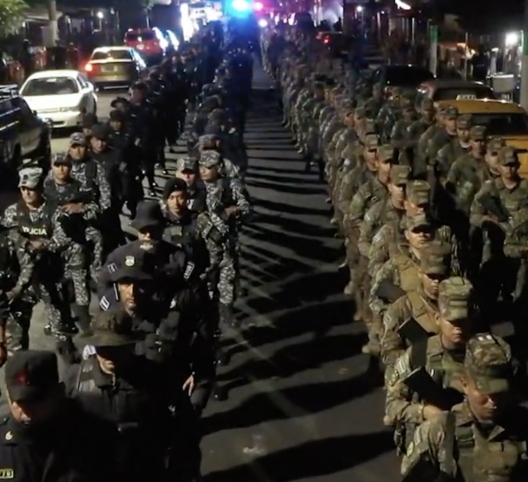 軍警進駐聖薩爾瓦多城內 圖：推特截圖