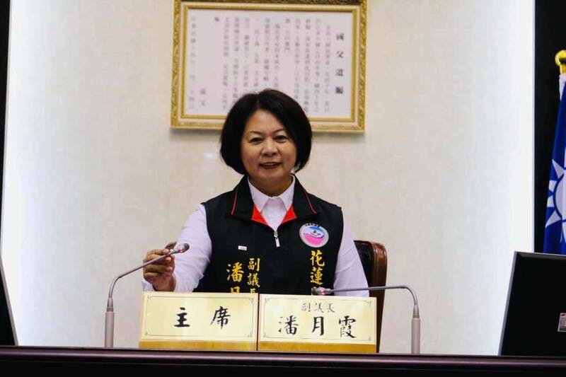 國民黨籍花蓮縣議會副議長潘月霞涉嫌在任內貪污，利用民宿員工當人頭，長期詐領助理費。 圖：翻攝臉書