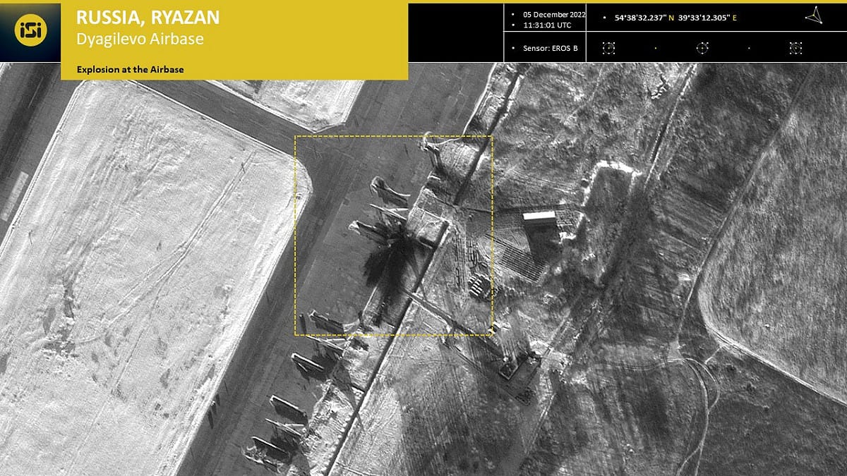 衛星影像公司 ImageSat International 發布照片，表示拉占的 Dyagilevo 空軍基地 Tu-22M 轟炸機旁有遭燒毀的痕跡。 圖：翻攝自 ImageSat International 推特