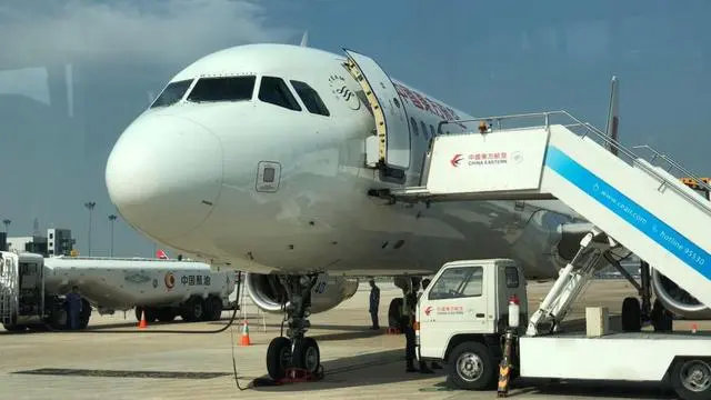 隨著中國各地陸續調整市內和跨省出行政策，近幾天的民航航班量也開始出現回復態勢。 圖：翻攝自陸網