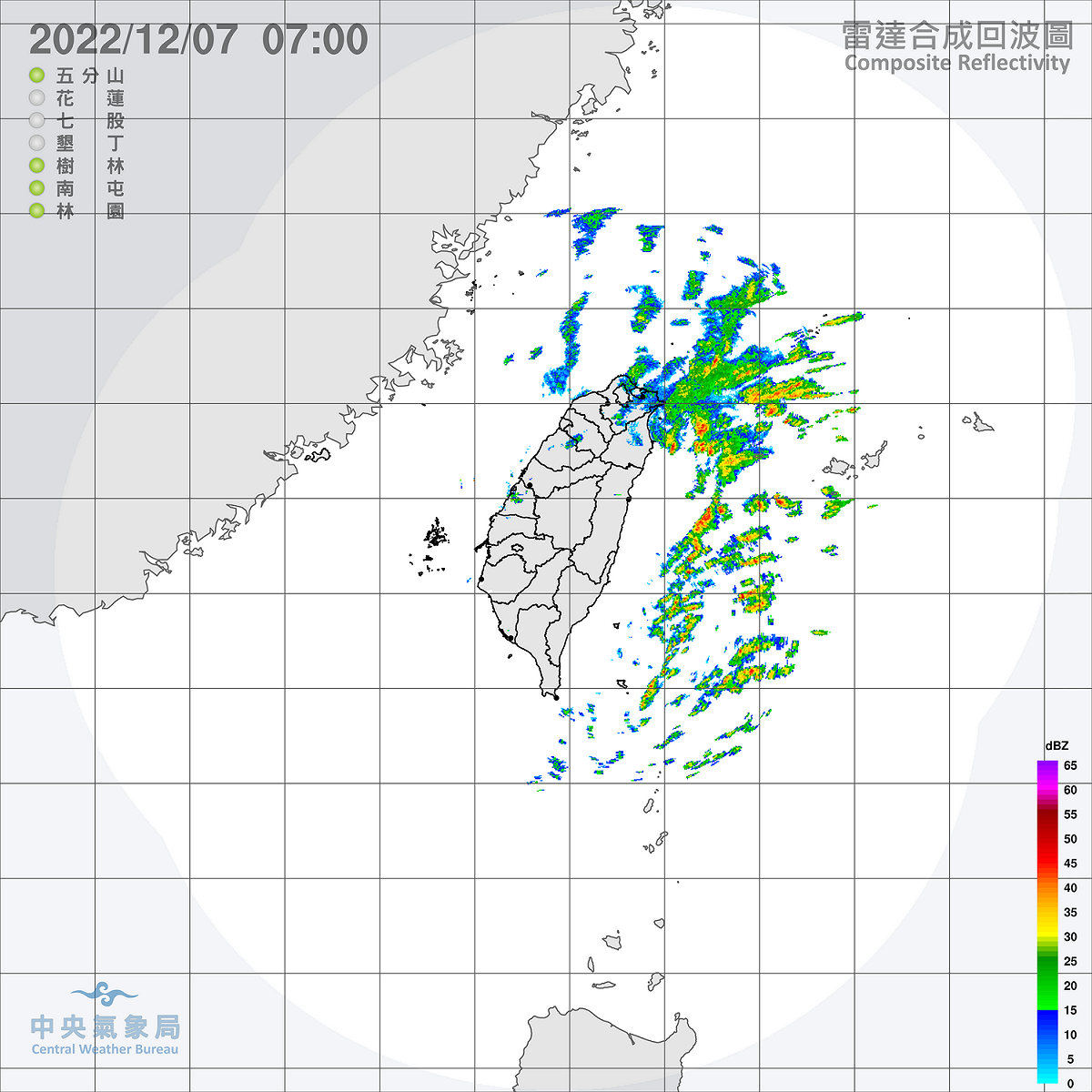 今天東北季風雖然稍稍減弱，各地早晚仍然偏涼，基隆北海岸有雨，東北部地區與大台北山區也有短暫雨，並有局部大雨發生的機率。 圖：中央氣象局/提供