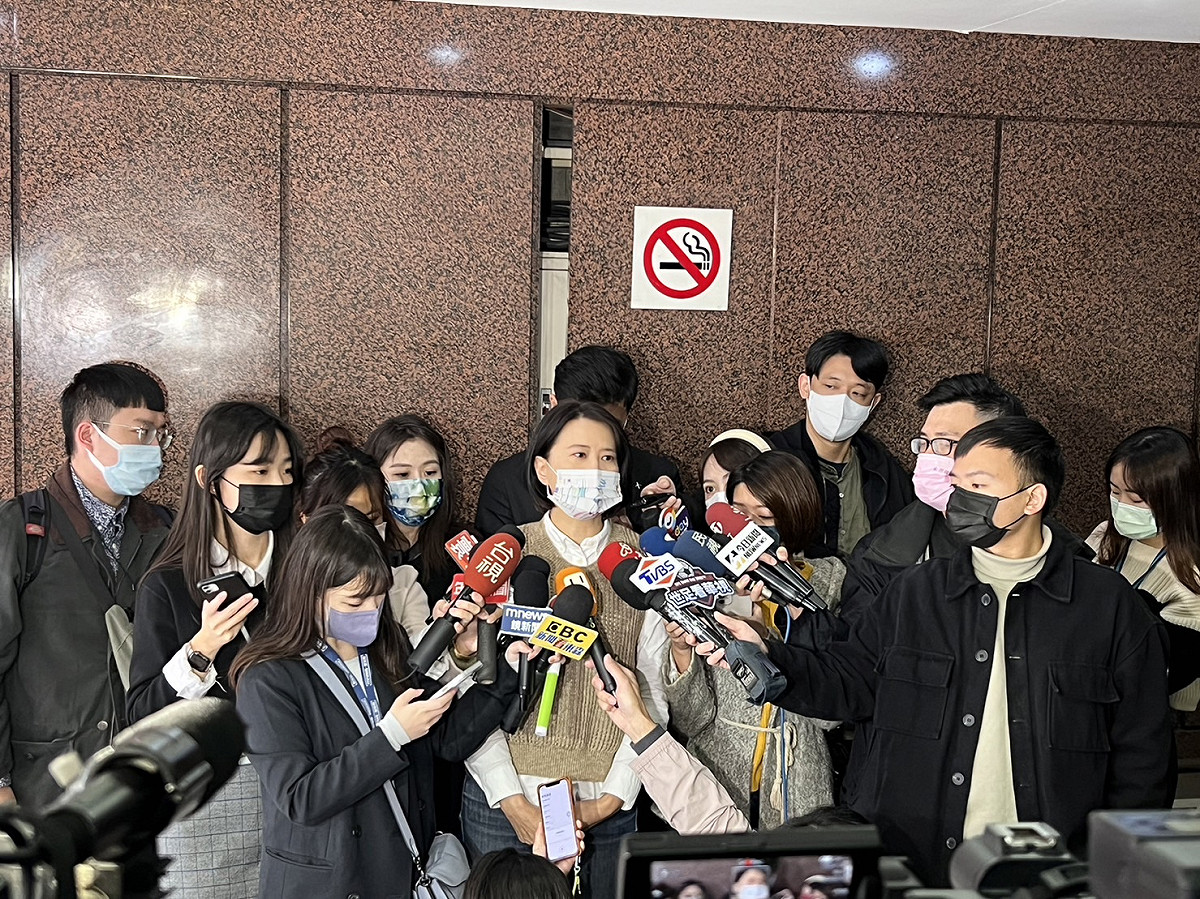 國民黨台北市第三選區立委補選參選人王鴻薇說明接獲恐嚇電話的狀況。 圖：王鴻薇辦公室/提供