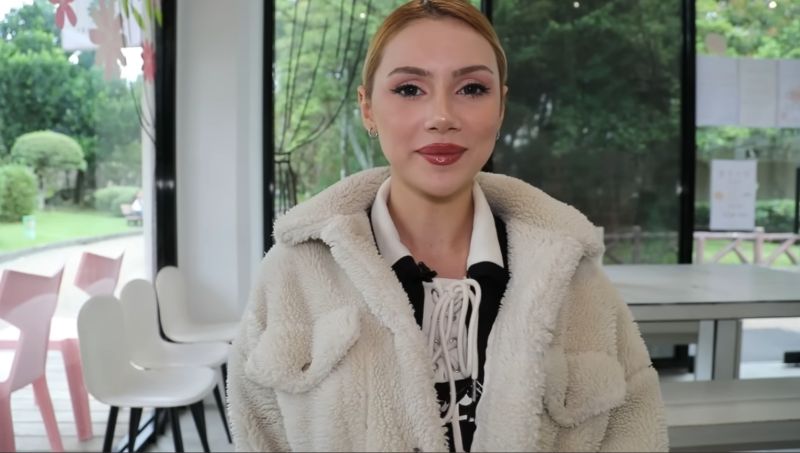 土耳其空姐Sevval來台灣只為等男友當完兵。 圖／YouTube頻道「不要鬧工作室」