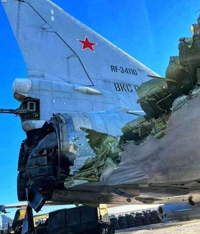 烏軍12月5日無人機對俄機場的襲擊，至少造成兩架Tu-95和一架Tu-22M3受損。 圖:翻攝自騰訊網
