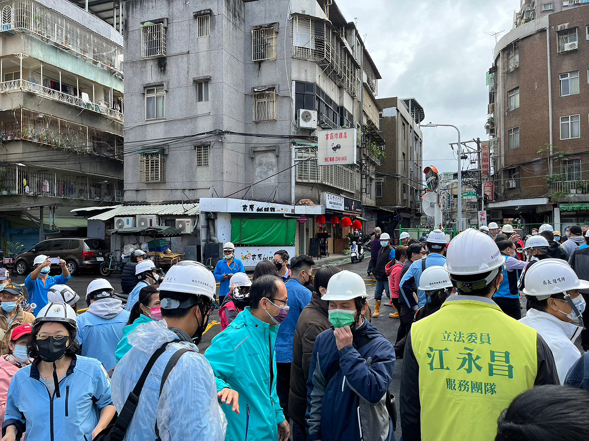 新北市長侯友宜今(8)日視察中和區「佳和公園新建幼兒園與公托中心暨共構地下停車場」施工進度。 圖：江永昌辦公室提供