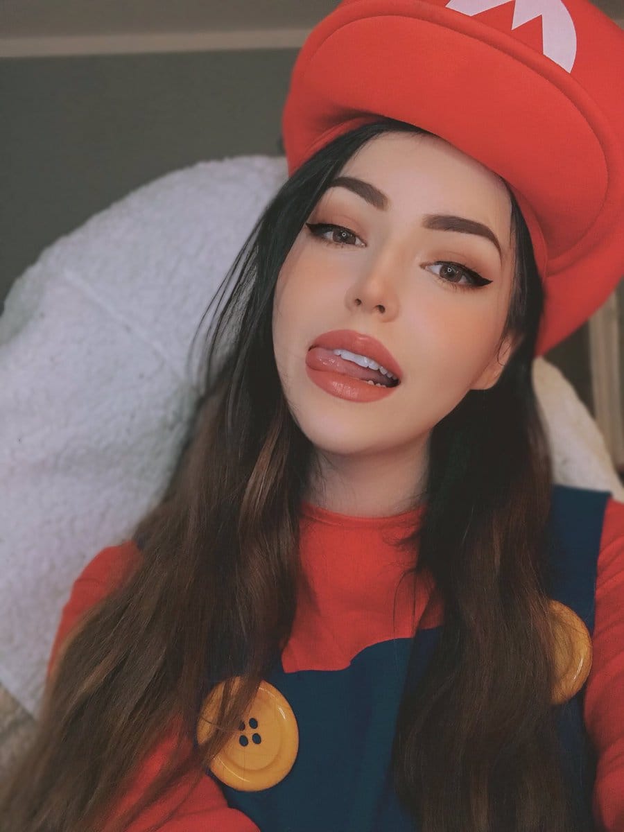 Veibae中之人（VTuber背後的真人）身份早已曝光，是一位22歲的正妹實況主。 圖：翻攝自Veibae推特