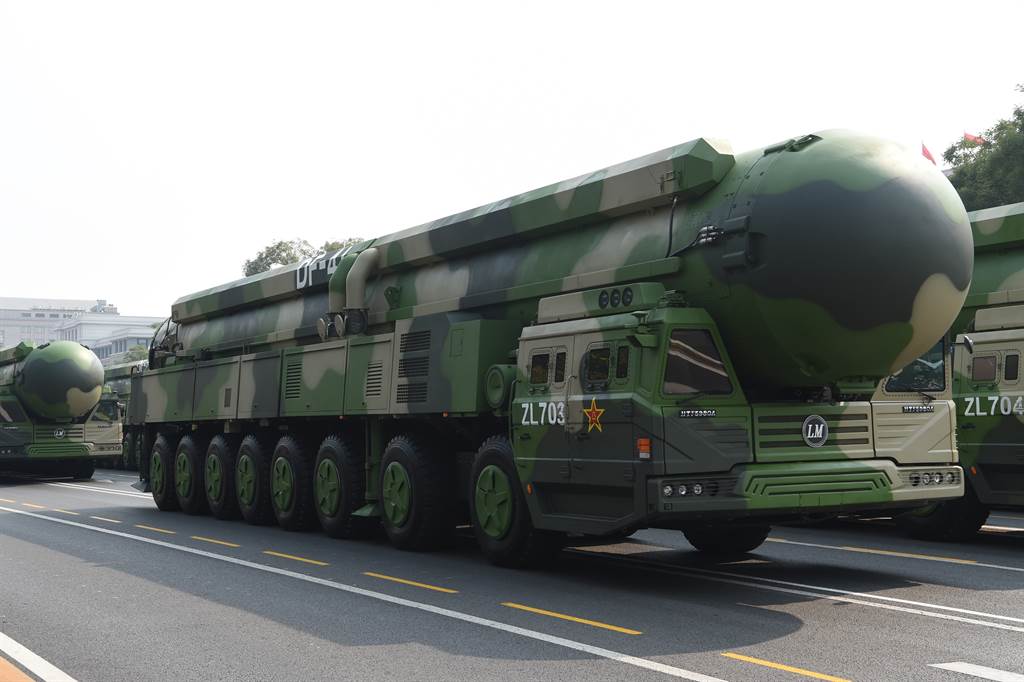 中國解放軍可攜核彈頭的「東風-41」洲際彈道飛彈。 圖：翻攝新華網 (資料照)
