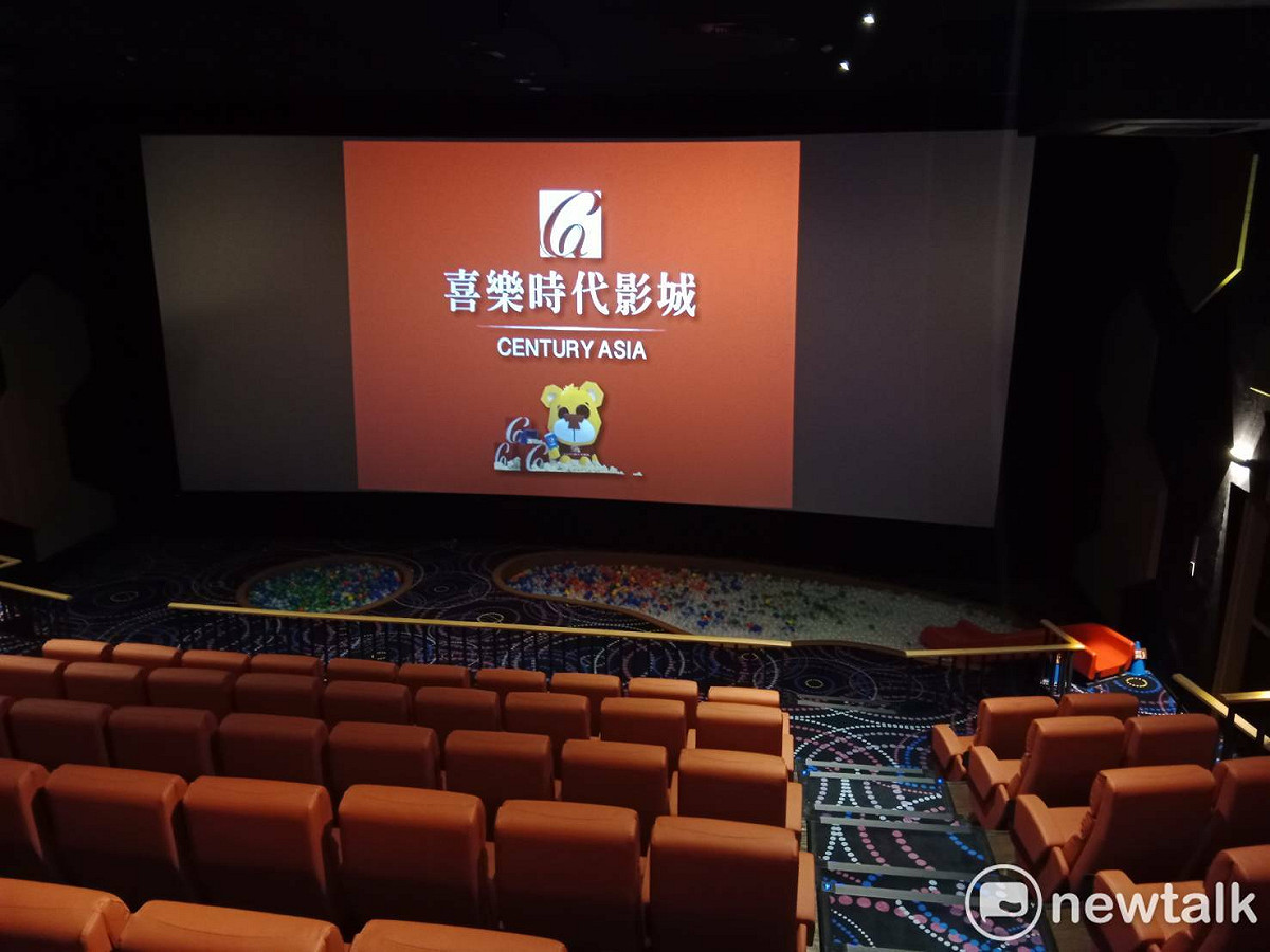 全台獨創法拉利等級全皮革沙發座椅。 圖：孫家銘攝