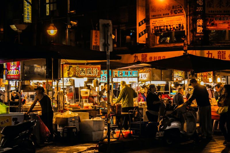 台灣擁有「美食王國」的稱號，獨特的夜市文化更是吸引外國遊客的極大誘因。示意圖與內文無關。 圖／取自unsplash