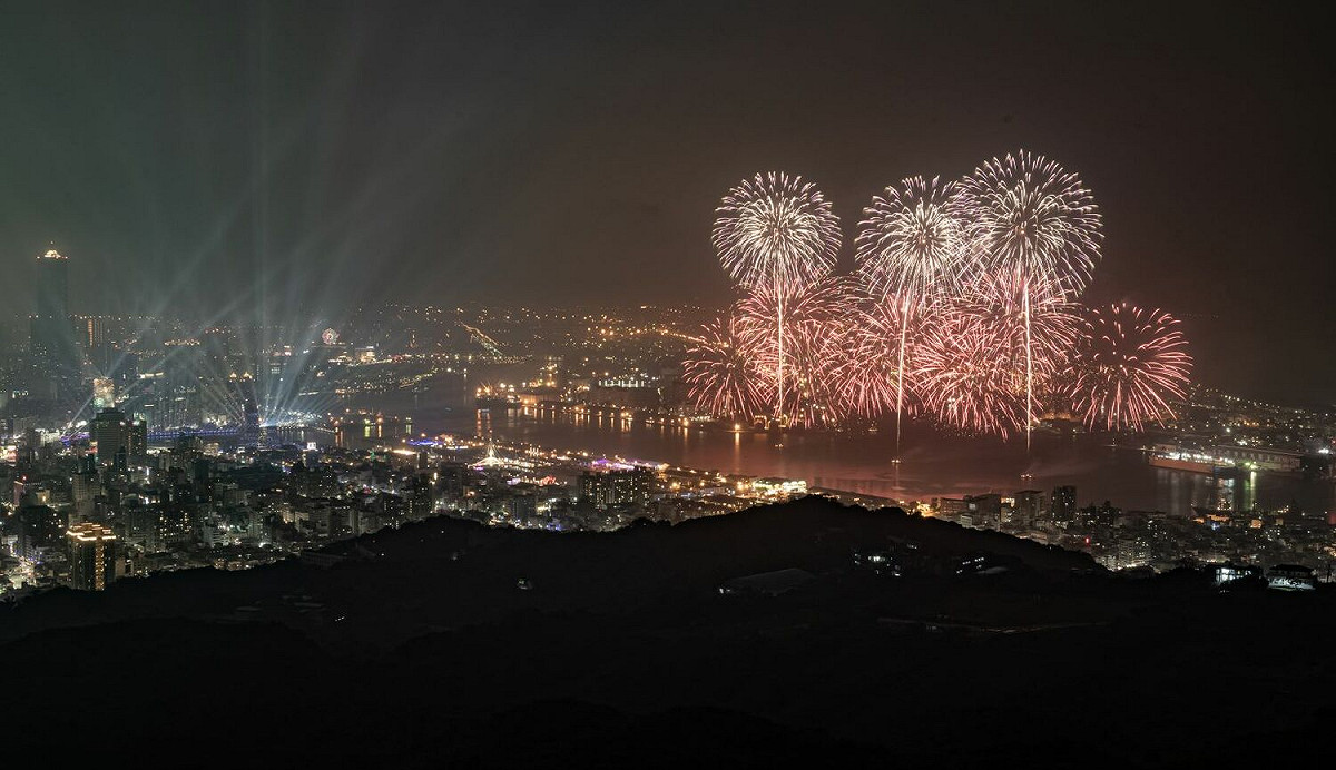 去年高雄跨年煙火再升級。 圖：高雄市文化局提供