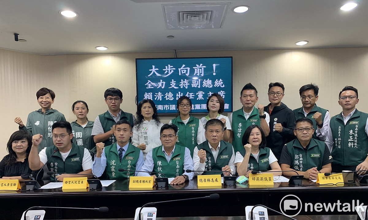 台南市議會民進黨團跨屆次議員今日一起出面力挺賴清德接任民進黨主席。 圖：黃博郎／攝