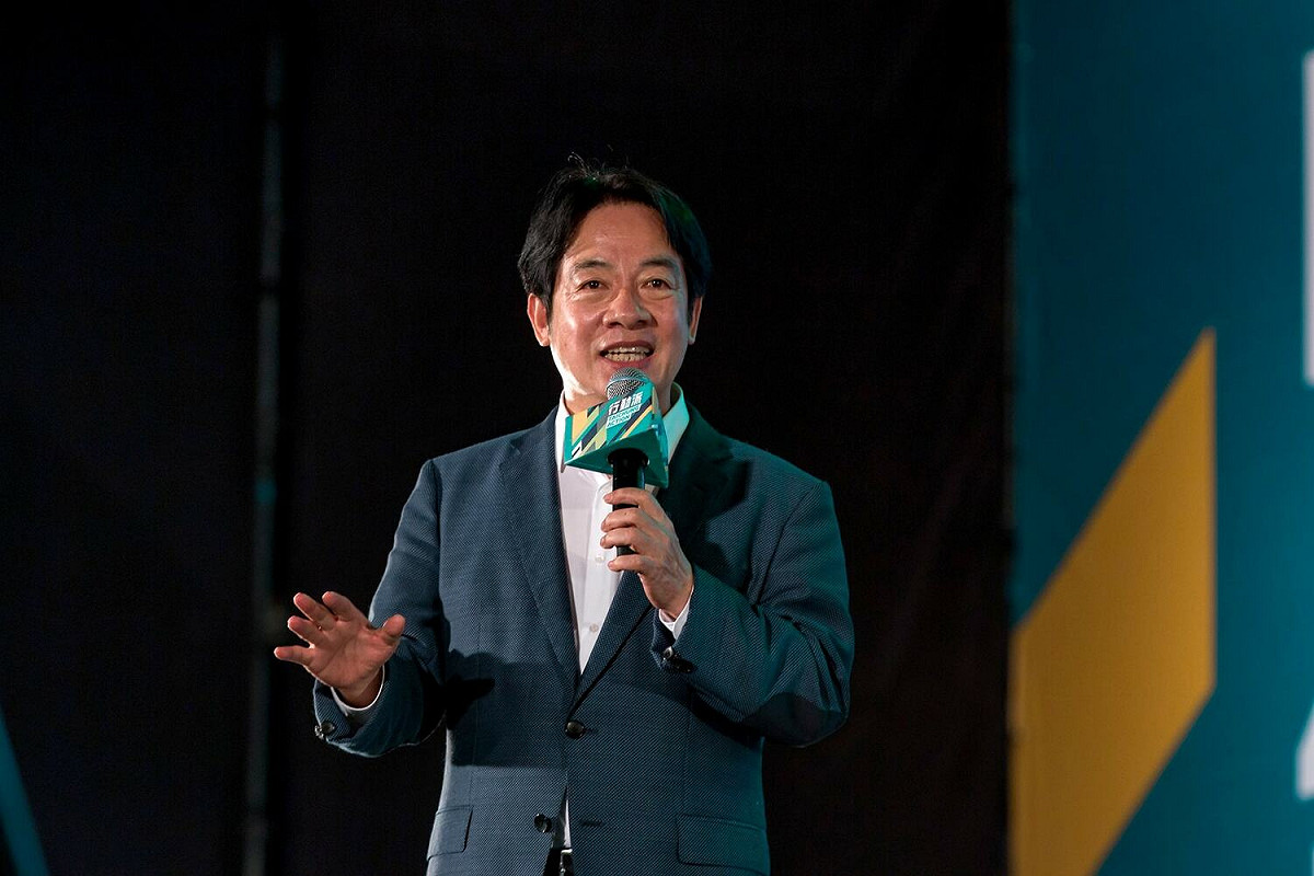 今（10）天是國際人權日，賴清德感嘆：「這條人權路，一直都不容易，但我們會繼續走下去，直到迎來威權歷史的烏雲背後，那道從不因風雨而動搖的希望之光」。 圖：擷自賴清德臉書（資料照）