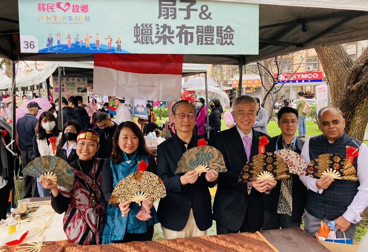 移民署署長鐘景琨(右四）今（10）日宣布，我國與德國互惠自動通關即日起啟用，是全球第4個可使用德國自動通關的非歐盟國家。 圖：移民署提供