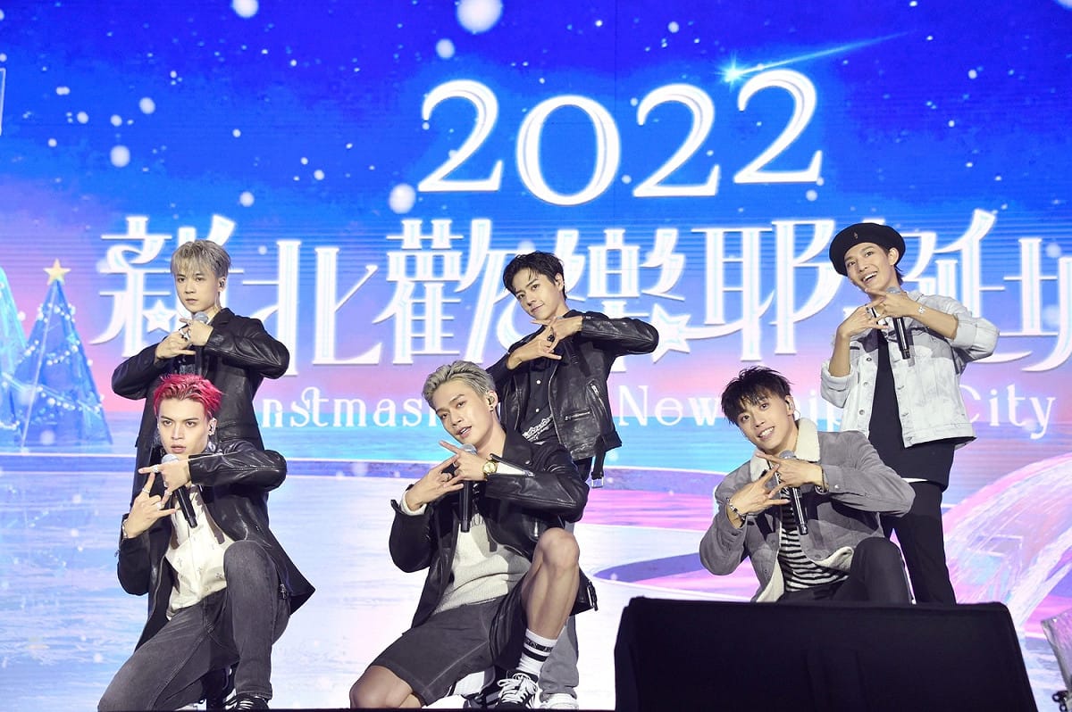 「巨星耶誕演唱會」第二天由超人氣潮流男團Ozone開場。 圖：新北市觀旅局提供