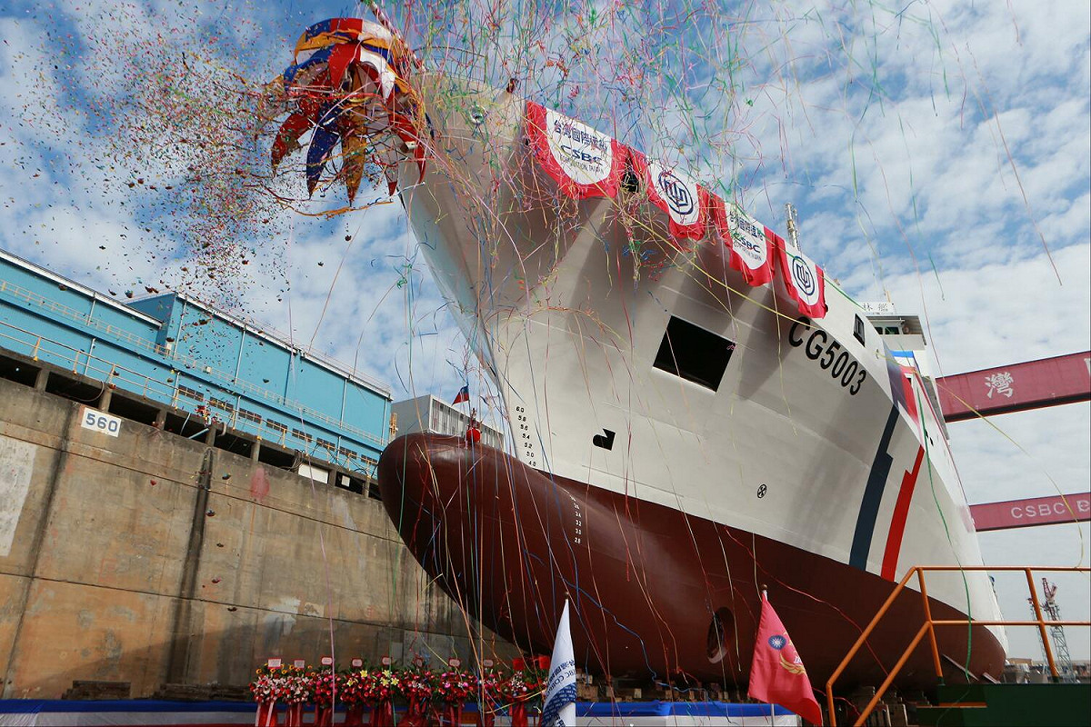 台船公司為海巡署艦隊分署建造4艘4000噸級巡防艦，第3艘「雲林艦(CG-5003)」12日在台船高雄廠舉行命名暨下水典禮。 圖：台船公司提供