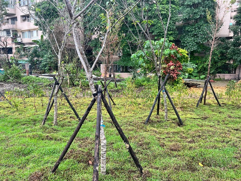 抽水站前池加蓋設為公園周圍增加綠美化景觀。 圖：新北市水利局提供