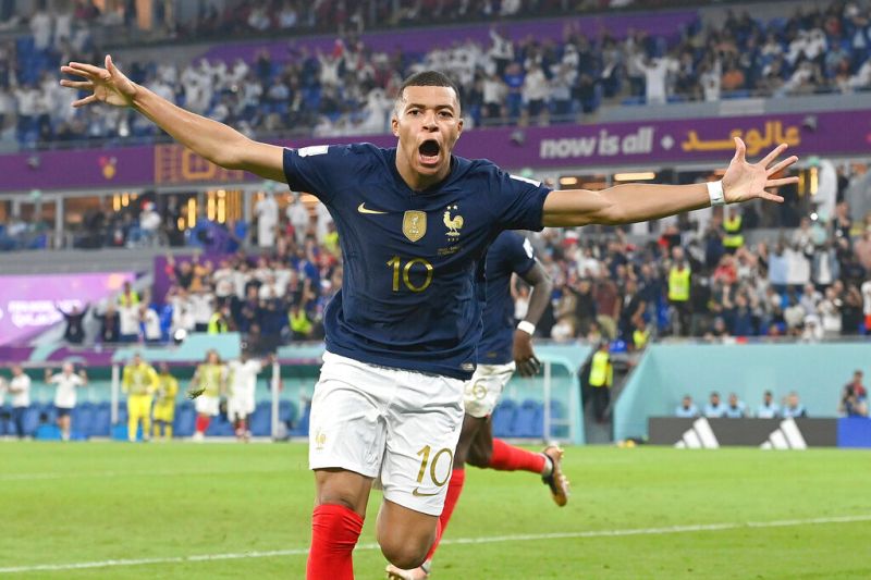 法國前鋒姆巴佩（Kylian Mbappe）日前因為對戰英格蘭時，英格蘭隊長凱恩罰球失誤大笑而引起討論。 圖／美聯社／達志影像