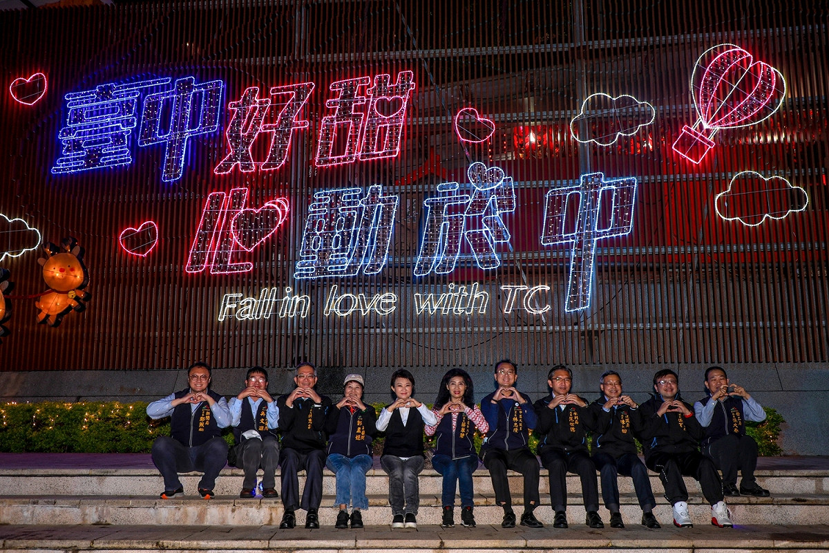 台中市長盧秀燕歡迎遊客到台中賞燈配美。 台中市政府/提供