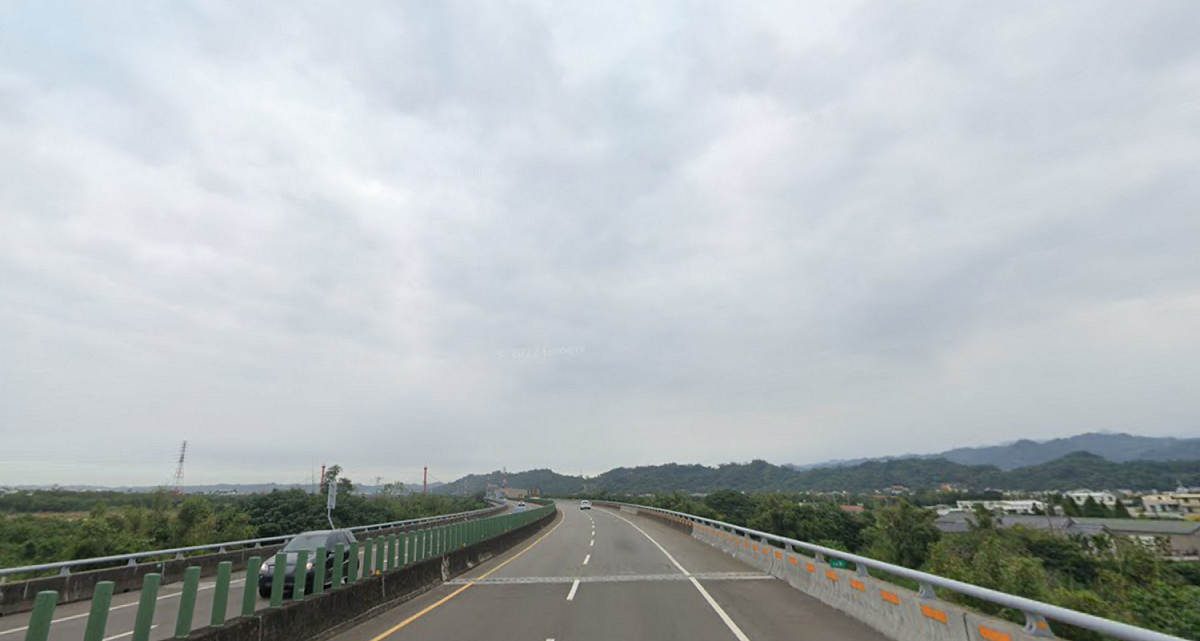 苗栗縣台72線27.5公里公館鄉出磺坑路段邊坡改善工程，封閉東向道路進行施工，不過受到天氣影響，將持續封閉延長至12月16日下午5點。 圖：翻攝自Google map