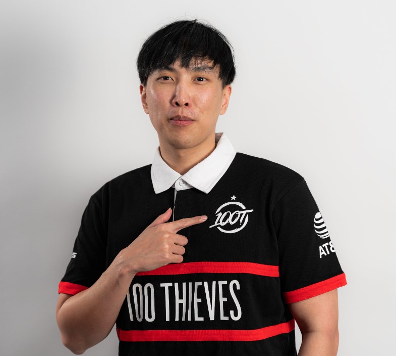 《英雄聯盟》傳奇選手Doublelift上週宣布與美國戰隊「100T」達成協議，正式回歸賽場。 圖：翻攝自100T推特
