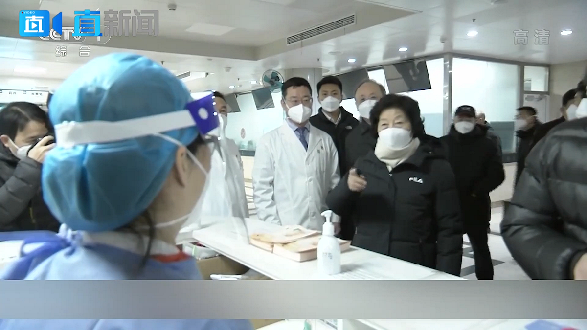 中共副總理孫春蘭13日前往北京考察醫院、藥局等醫療照顧單位。 圖：翻攝自直新聞