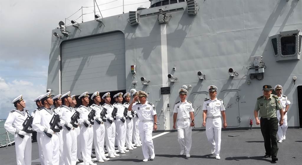 圖為2017年9月大陸海軍抵達柬埔寨西哈努克港展開友好訪問、柬國海軍舉行隆重歡迎儀式的資料照。 圖 : 翻攝自中新社