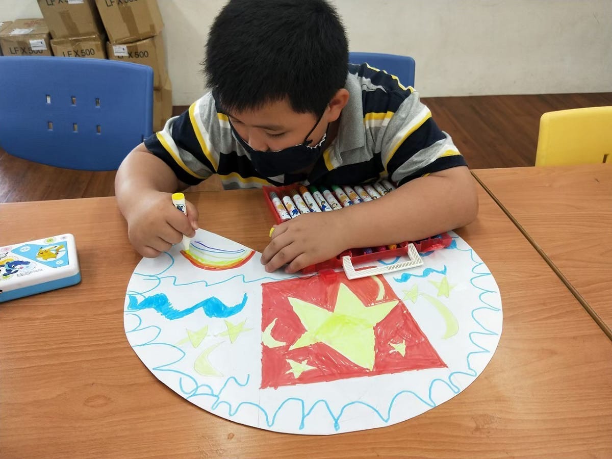 越南斗笠彩繪圖。 圖：新北市立十三行博物館提供