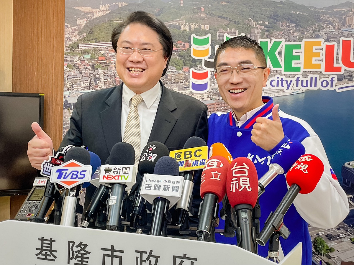 基隆市長謝國樑（右）與內政部長林右昌（左）。 圖：謝國樑辦公室/提供