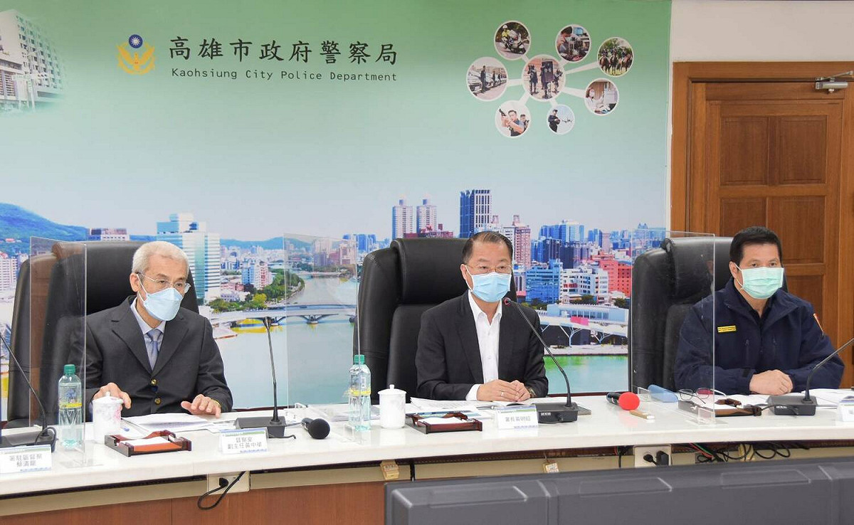 黃明昭(中)南下高雄召開風紀及掃黑會議。 圖：高雄市政府警察局/提供