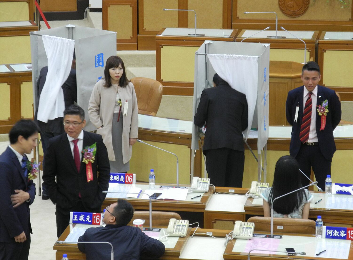 下屆新北市議會本月25日就職同日進行正副議長選舉；圖為四年前正副議長選舉情形。 圖：本報資料照