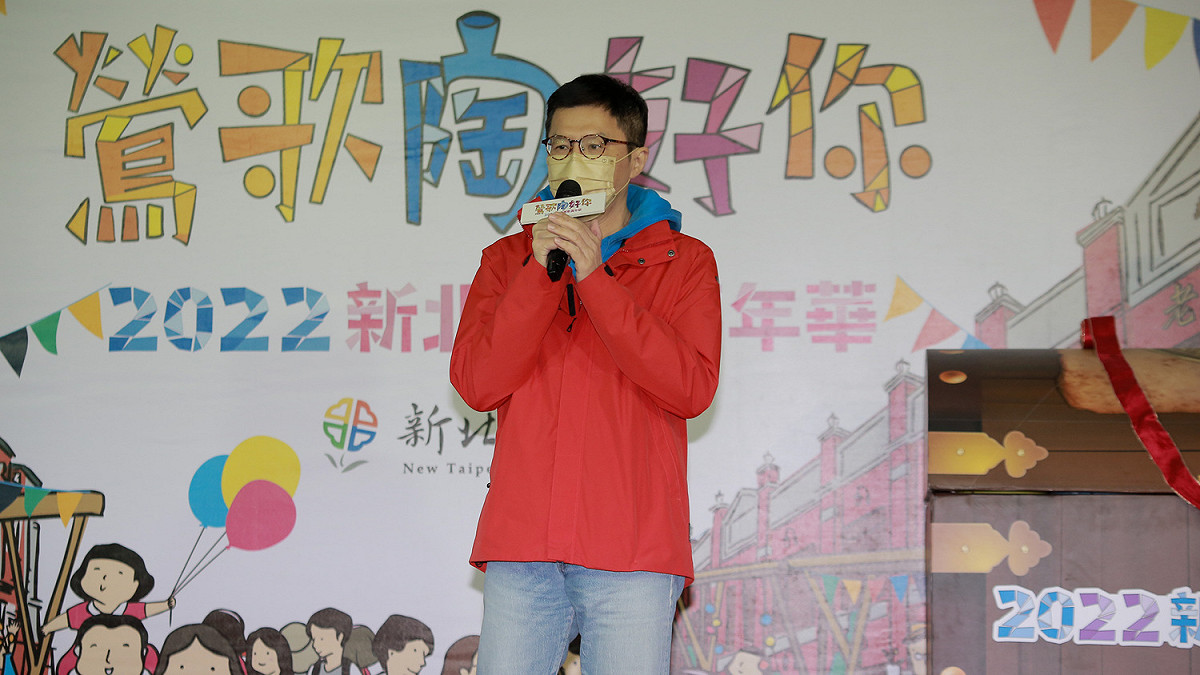 新北市副秘書長張其強表示，市府自109年起推動三鶯文創整合計畫，並以鶯歌產業風貌創新計畫協助陶瓷產業升級轉型。 圖：新北市經發局提供