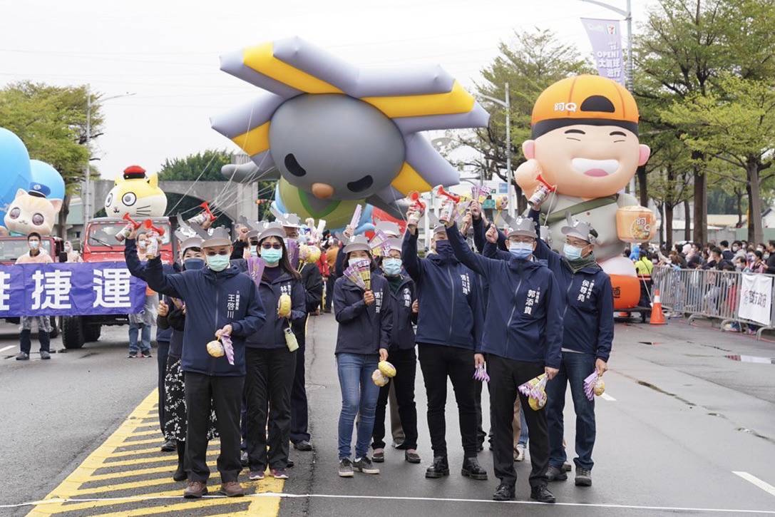「高雄隊」為遊行拉開序幕。 圖：高雄市政府/提供
