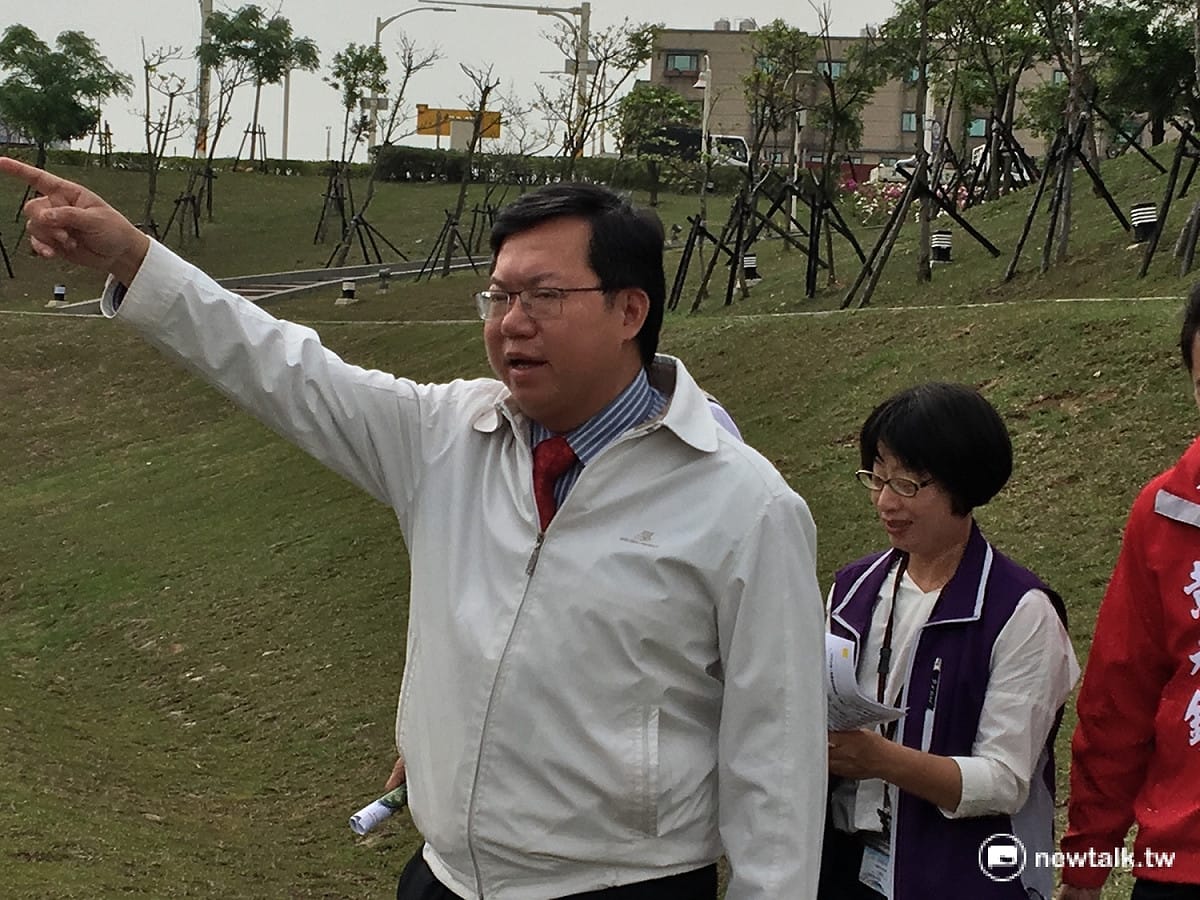 桃園市長鄭文燦於風禾公園內視察會勘。 圖：新頭殼資料照，鍾孟軒/攝