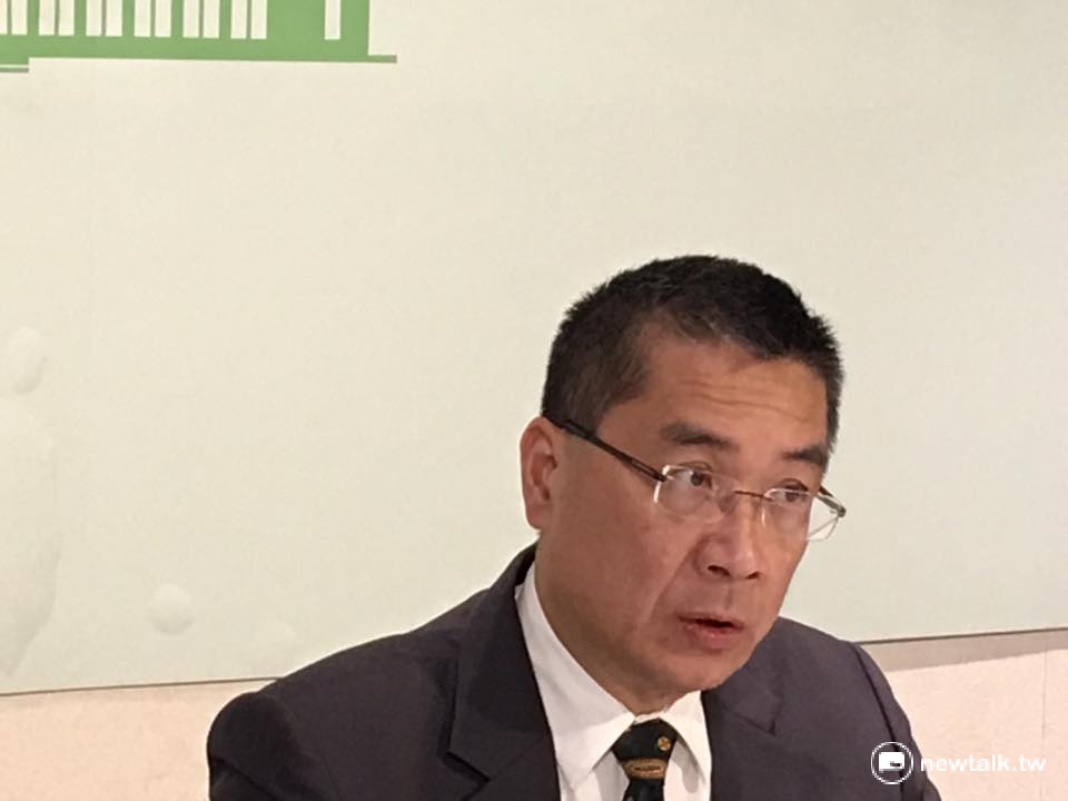 為了吸引外籍專業人才來台發展，行政院長林全今(6)天和黨籍立委舉行「便當會」討論，行政院發言人徐國勇進行會後轉述。 圖：謝莉慧/攝