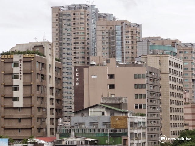 圖說: yes123求職網7日表示，未滿40歲的上班族近9成表示無力買房，僅管是在外租屋，每月平均租金花費也近萬元，幾乎佔了月收入的1/4。  圖：新頭殼資料照片