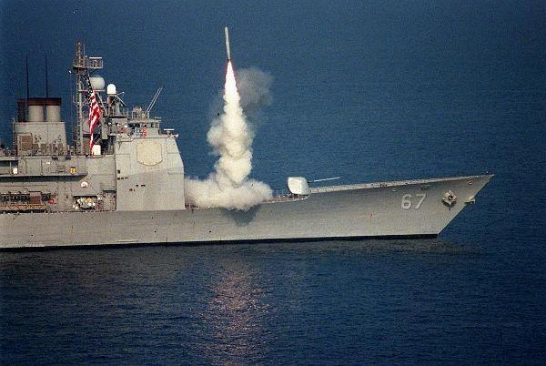 戰斧飛彈從軍艦上發射畫面。 圖:翻攝自網路。