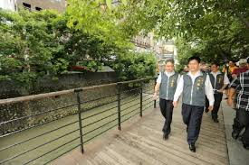 台中市長林佳龍視察柳川、綠川整治工程。資料照片。 圖:翻攝自網路。