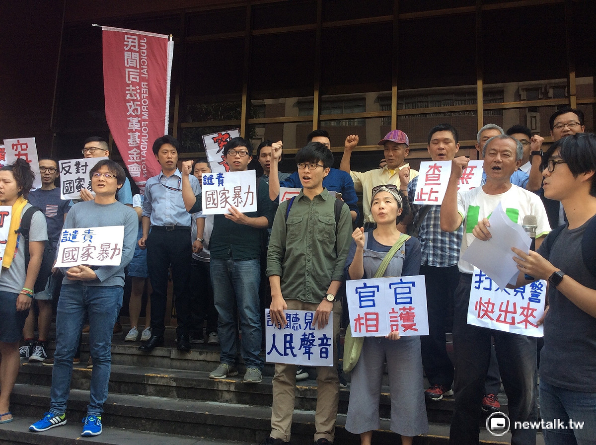 「三二三攻佔行政院案」眾當事人在宣判結果出爐後召開記者會，許多收到有罪判決的學生與當事人，也毫不隱瞞地講出自己對判決結果的想法。 程士華/攝