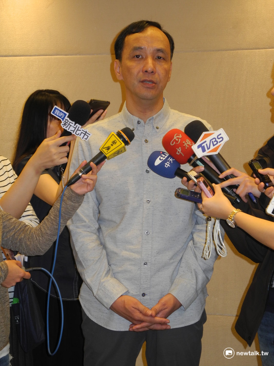 新北市長朱立倫11日上午表示「目前雙北都沒受到公平對待」，並向台北市長柯文哲喊話，希望一起向中央爭取前瞻計畫。  圖：王峻昌/攝