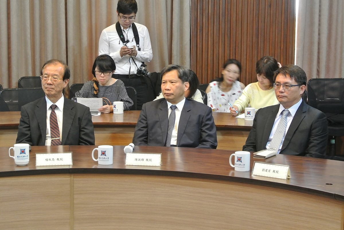 教育部新型態產學研鏈結試辦方案中興大學獲核定3案的計畫主持人楊秋忠（左起）、陳政雄及劉建宏。 圖：唐復年/攝。