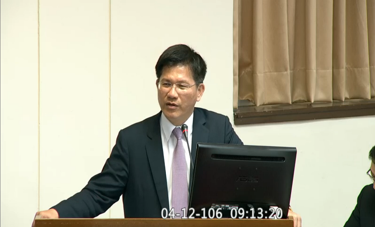 台中市長林佳龍12日親赴立法院前瞻基礎建設計畫公聽會，爭取水資源預算。 圖：翻攝自立法院ivod