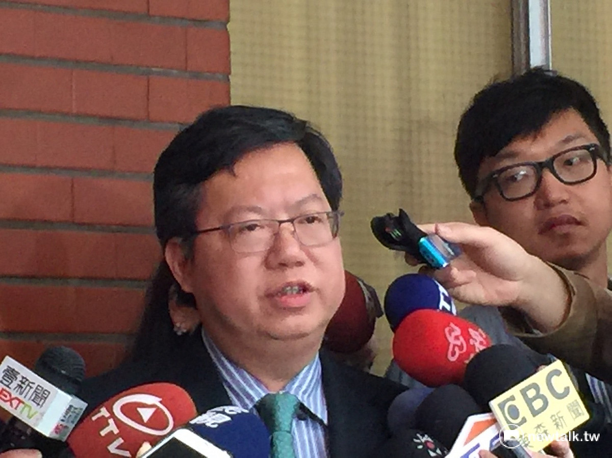 桃園市長鄭文燦受訪表示對於新北市政府的批評感到荒謬。 圖：鍾孟軒/攝