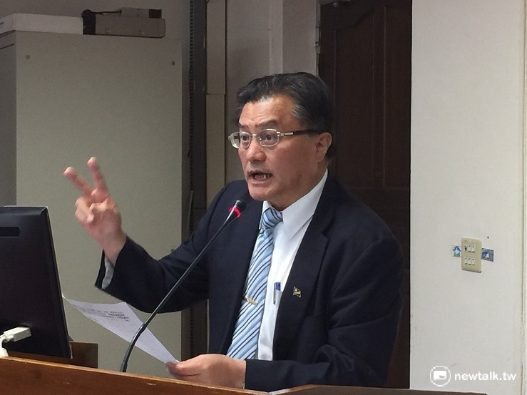 圖説：原住民立委孔文吉於12日在水環境建設公聽會中批評，預算魚目混珠他質疑是重啓越域引水工程、重複編列預算。建議在地方多開說明會、公聽會，應廣納民意。 圖:陳奕/攝。