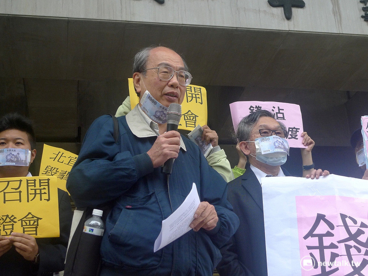 台灣生態學會張豐年台灣生態學會張豐年醫師批評「石門水庫增設繞庫排砂隧道」、「烏溪鳥嘴潭人工湖開發」計畫漏洞百出。 圖：汪少凡／攝