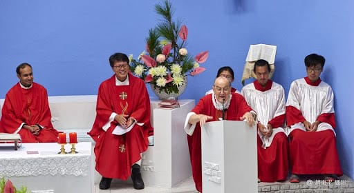 賴甘霖神父雖然百歲，但在教會中依然十分活躍。 圖：趙東平攝