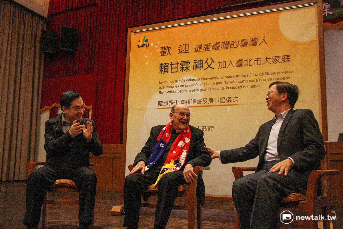 因為《國籍法》修正，賴甘霖成為台北市首名以殊勳歸化國籍的外籍人士。 圖：呂晏慈攝
