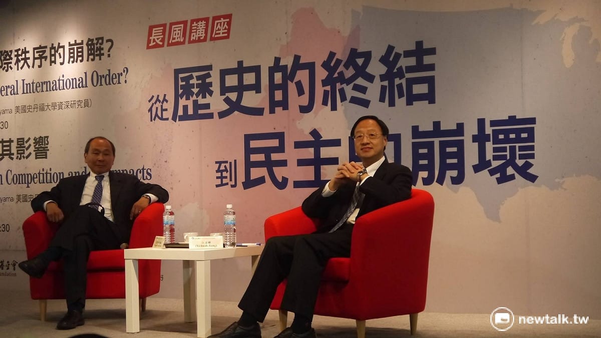 法蘭西斯·福山教授(左)與前行政院長江宜樺(右)。 圖：鍾孟軒/攝